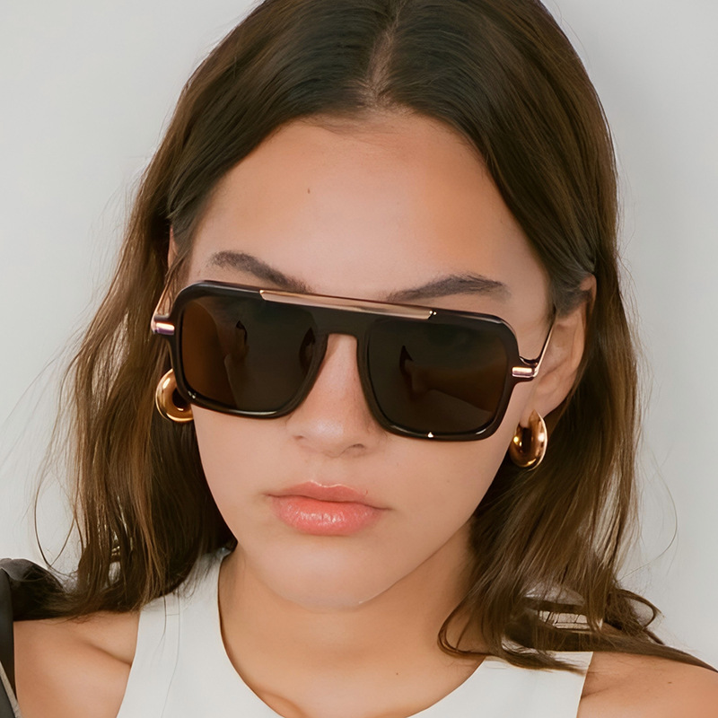 Street Fashion Photoshoot - Gafas de Sol Cuadradas de Marca