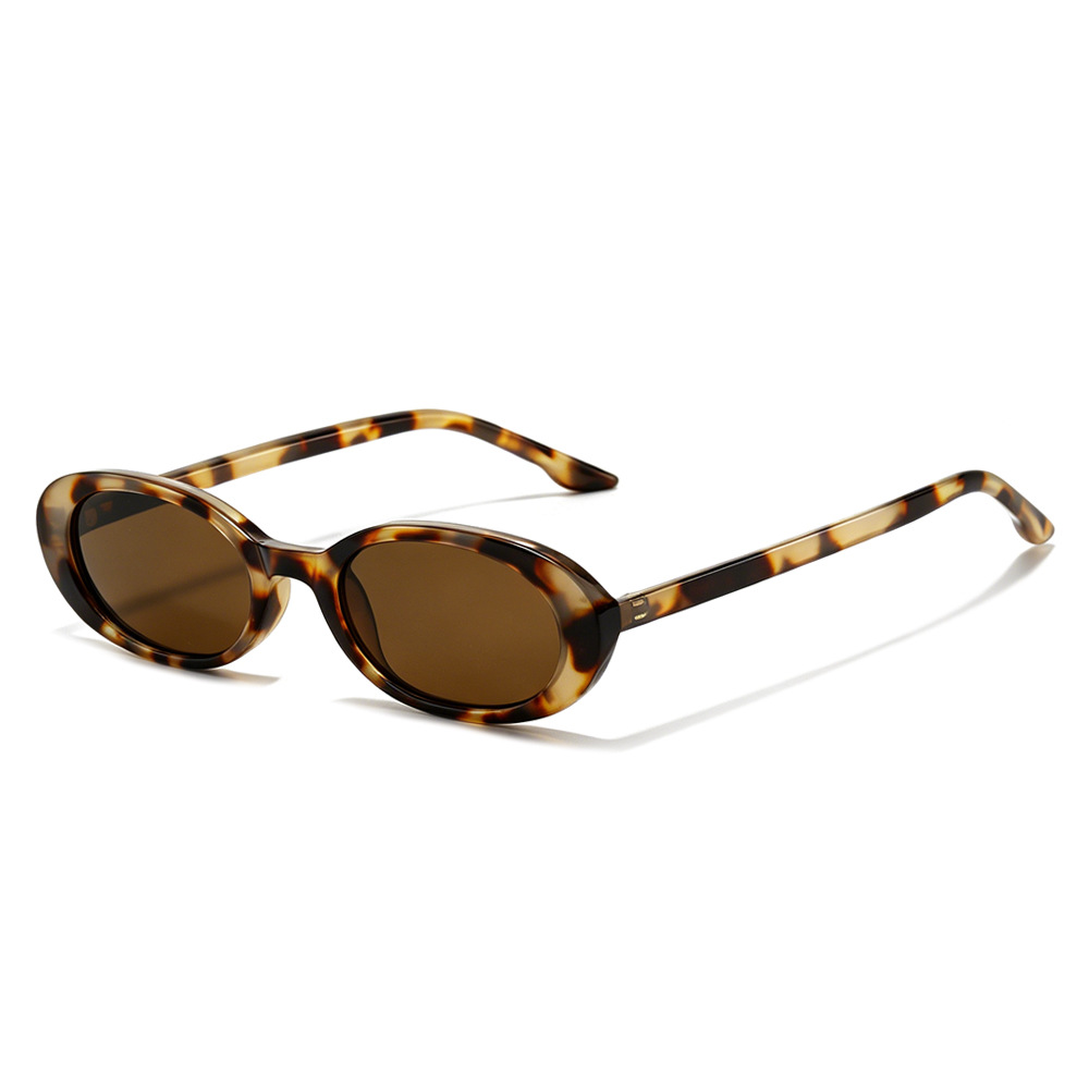 Gafas de sol ovaladas con mont - Street Fashion Photoshoot reseña y precio